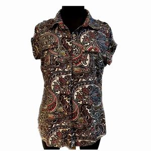 Gorgeous BCBG petite snap up shirt.